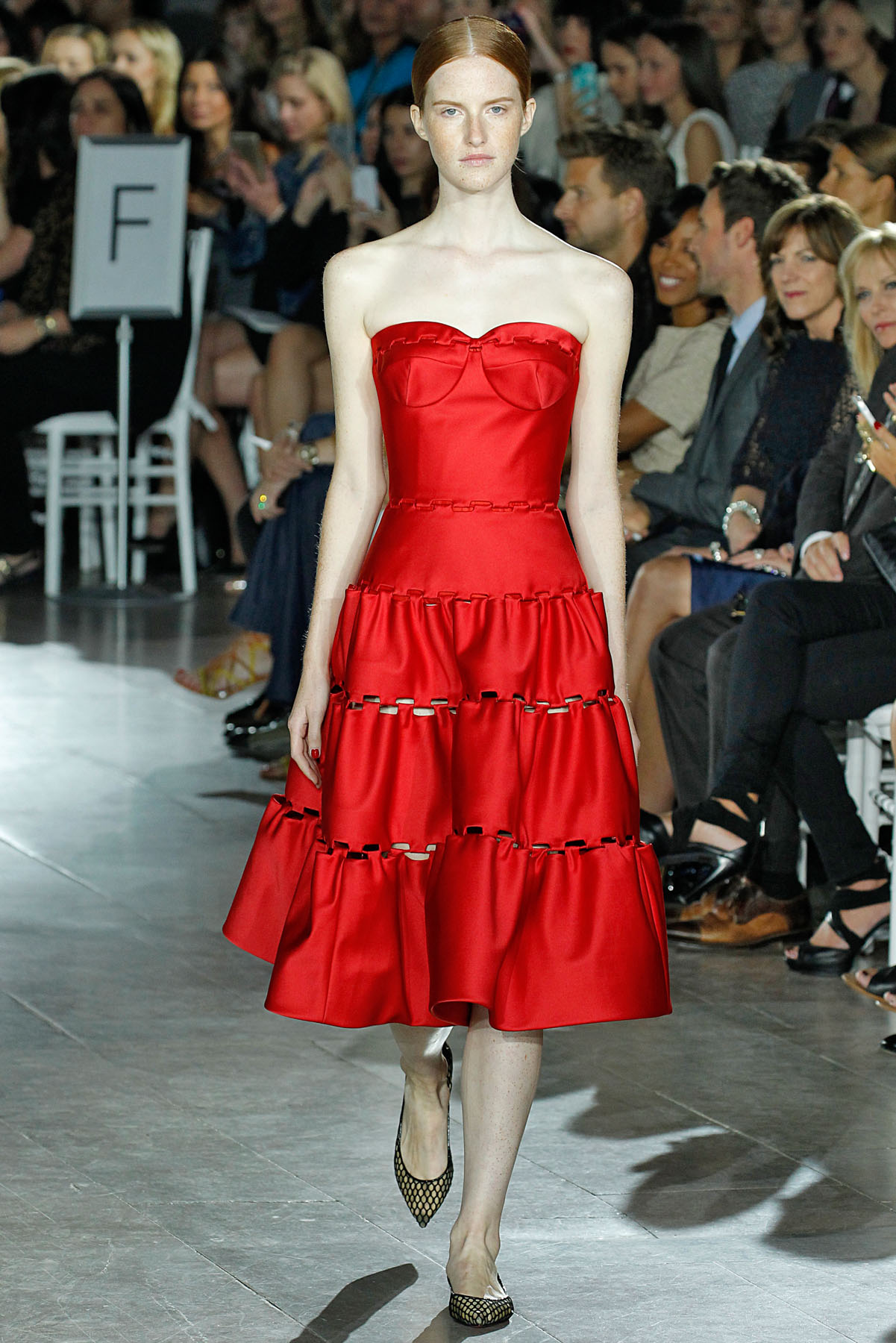 Cole O Zac Posen Nova York Ver O Rtw Foto Desfiles