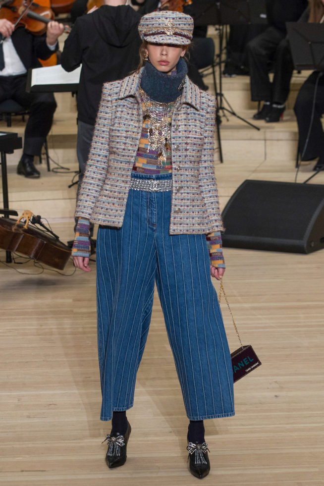 Coleção // CHANEL, Hamburgo, PreFall 2018 // Foto 30 // Desfiles // FFW