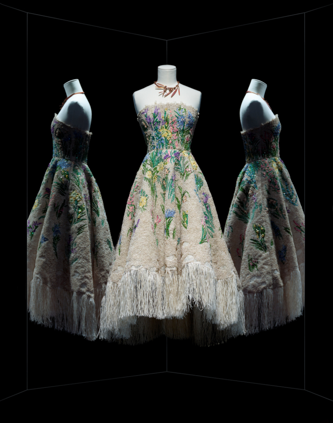 Vestido Essence d’herbier, assinado por Maria Grazia Chiuri para a coleção couture Verão 17, apresentada em janeiro deste ano ©Reprodução 