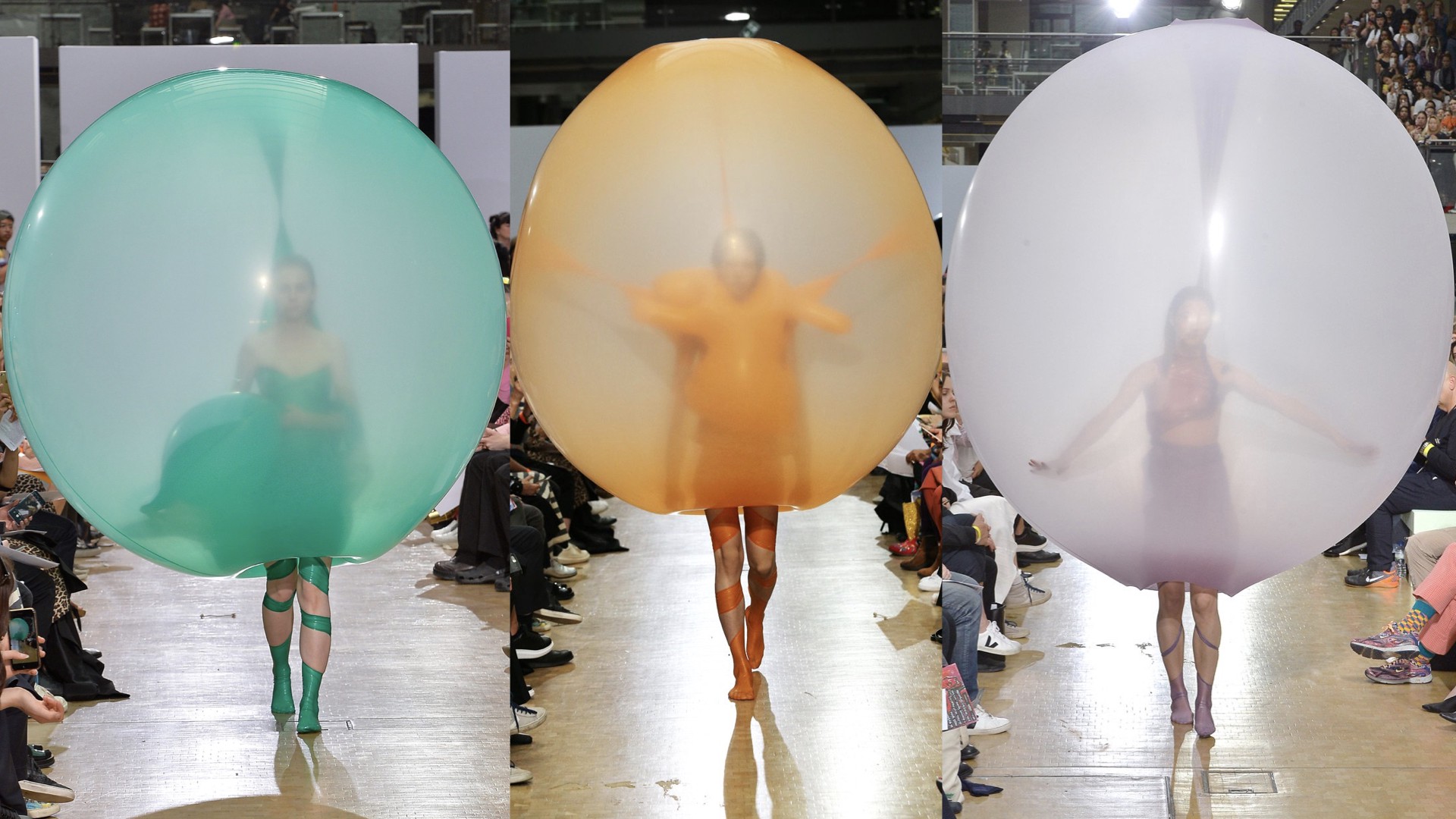 Looks do estudante Fredrik Tjærandsen, que apresentou balões gigantes que esvaziam para formar vestidos na passarela / Reprodução