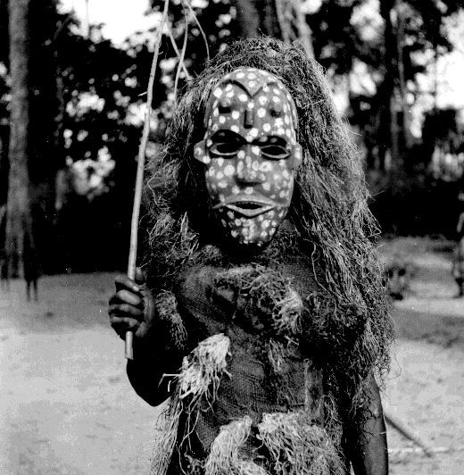 Imagem que mostra cultura de mascarados da Nigéria / Reprodução foto Gwilym Iwan Jones 