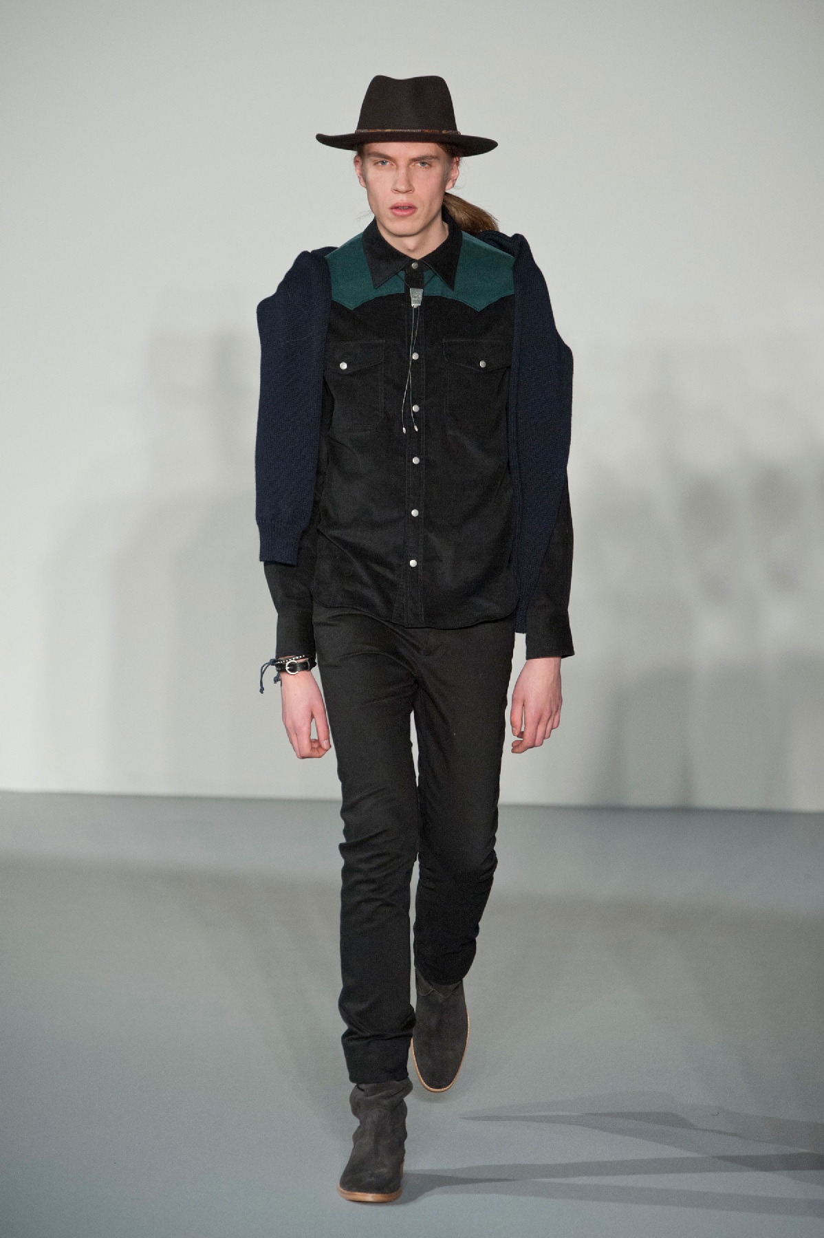 Coleção // Agnes B MEN, Paris, Inverno 2013 RTW // Desfiles // FFW