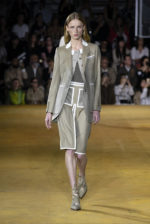 burberry-spring_summer-2020-collection-look-1