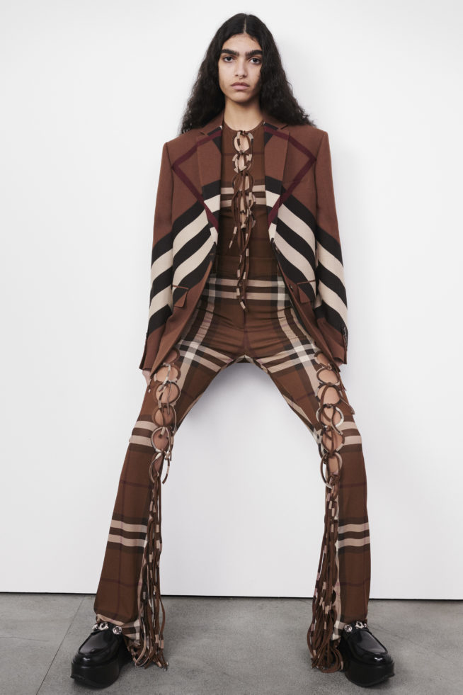 burberry-autumn_winter-2022-pre-collection-look-47