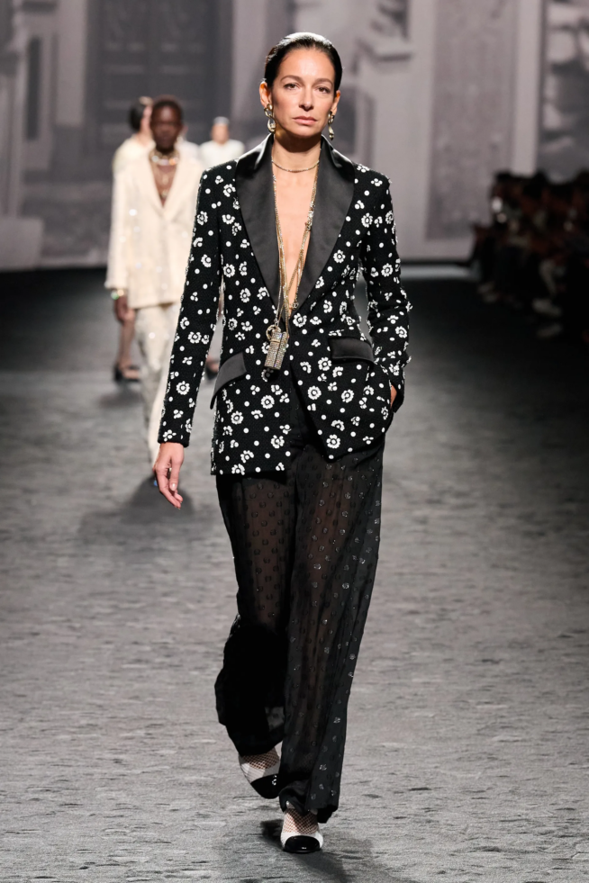 00014-chanel-spring-2023-ready-to-wear-credit-gorunway