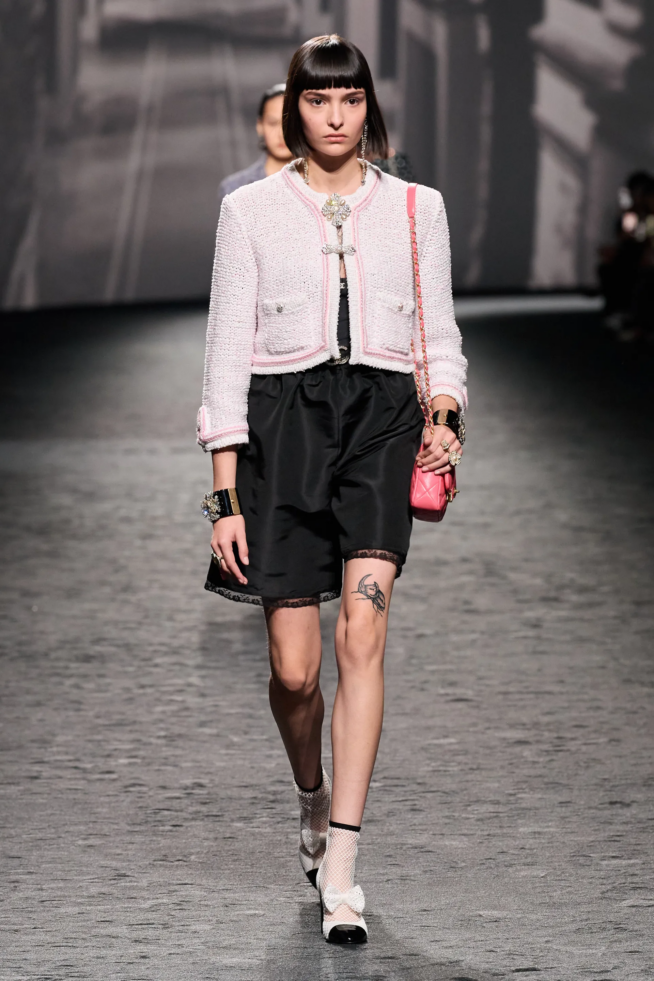 00022-chanel-spring-2023-ready-to-wear-credit-gorunway