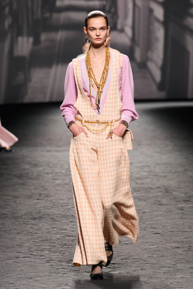 00029-chanel-spring-2023-ready-to-wear-credit-gorunway