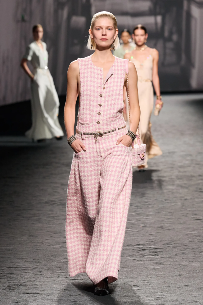 00031-chanel-spring-2023-ready-to-wear-credit-gorunway