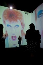 A instalação "Life on Mars Revisited", de Barney Clay, Mick Rock e David Bowie