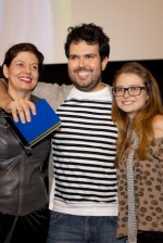 Rafael Lessa, vencedor do prêmio Aquisição Canal Brasil, pelo filme Jibóia, com as atrizes Gilda Nomacce e Gabriella Vergani