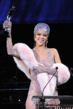 Rihanna recebe o Fashion Icon Award (Prêmio de Ícone de Moda)
