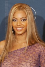 27 de fevereiro de 2002: Para o Grammy, Beyoncé revisita o liso e loiro. O grupo Destiny's Child levou o troféu de melhor performance R&B de duo ou grupo com "Survivor" ©Getty Images
