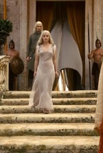 Ainda na primeira temporada ela se casa com Khal Drogo a mando do irmão em troca de seu exército Dothraki