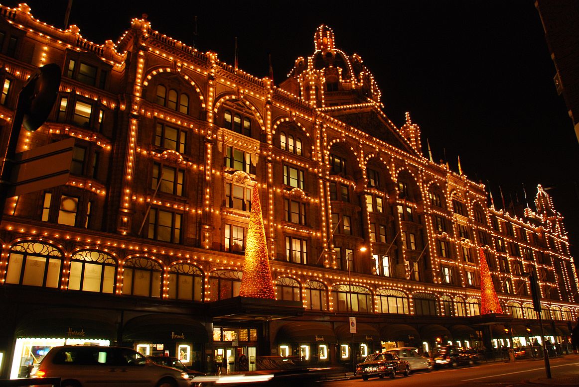 A fachada da Harrods, tradicional loja de departamentos de Londres