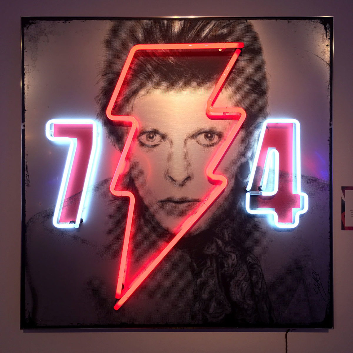 Um dos retratos de David Bowie expostos por Louis Sidoli em Londres ©Reprodução