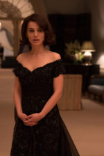 Portman em vestido cedido pela Maison Dior