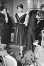 Prova de roupa na Dior, 1953