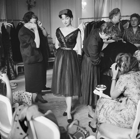 Prova de roupa na Dior, 1953