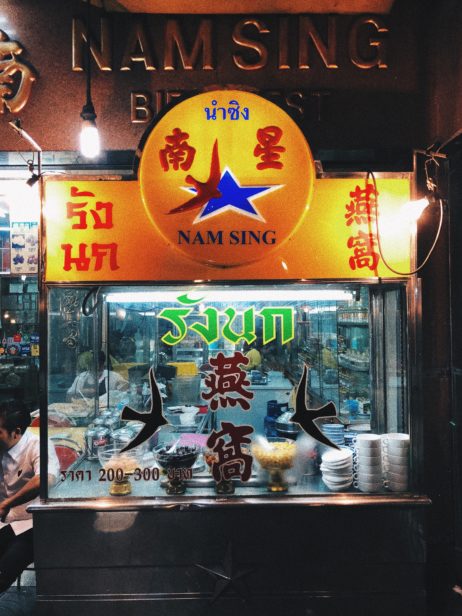 Uma das barracas de comida de rua em Chinatown