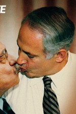 Campanha de 2011 da Benetton e da Fundação UNHATE, em que Mahmoud Abbas, líder palestino, e Benjamin Netanyahu, primeiro ministro de Israel, aparecem se beijando