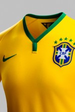 Detalhe da nova camiseta da seleção brasileira