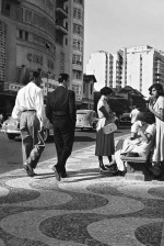 Década de 1940: Os anos 40 marcam a ascensão do Rio de Janeiro como balneário internacional, já que a situação mundial impediu durante boa parte da década as férias de verão nos destinos europeus da estação.