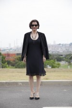 Marina Lima veste sapato Tabita, vestido Reinaldo Lourenço e casaco Armani