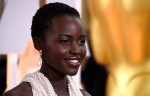 Com uma pele superiluminada, Lupita Nyong'o chamou atenção no red carpet do Oscar 2015 ©Getty Images