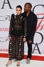 Kim Kardashian, de Proenza Schouler, e Kanye West