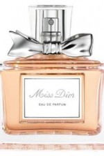 Miss Dior é "o" clássico da Christian Dior, criado em 1947, mesmo ano da abertura da maison francesa. Parece reunir o melhor dos dois mundos: um clássico chipre com um frescor de folhas verdes é superfeminino sem ser açucarado