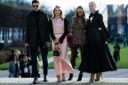 Anna Dello Russo e a turma de fashionistas durante a semana de alta-costura de Paris