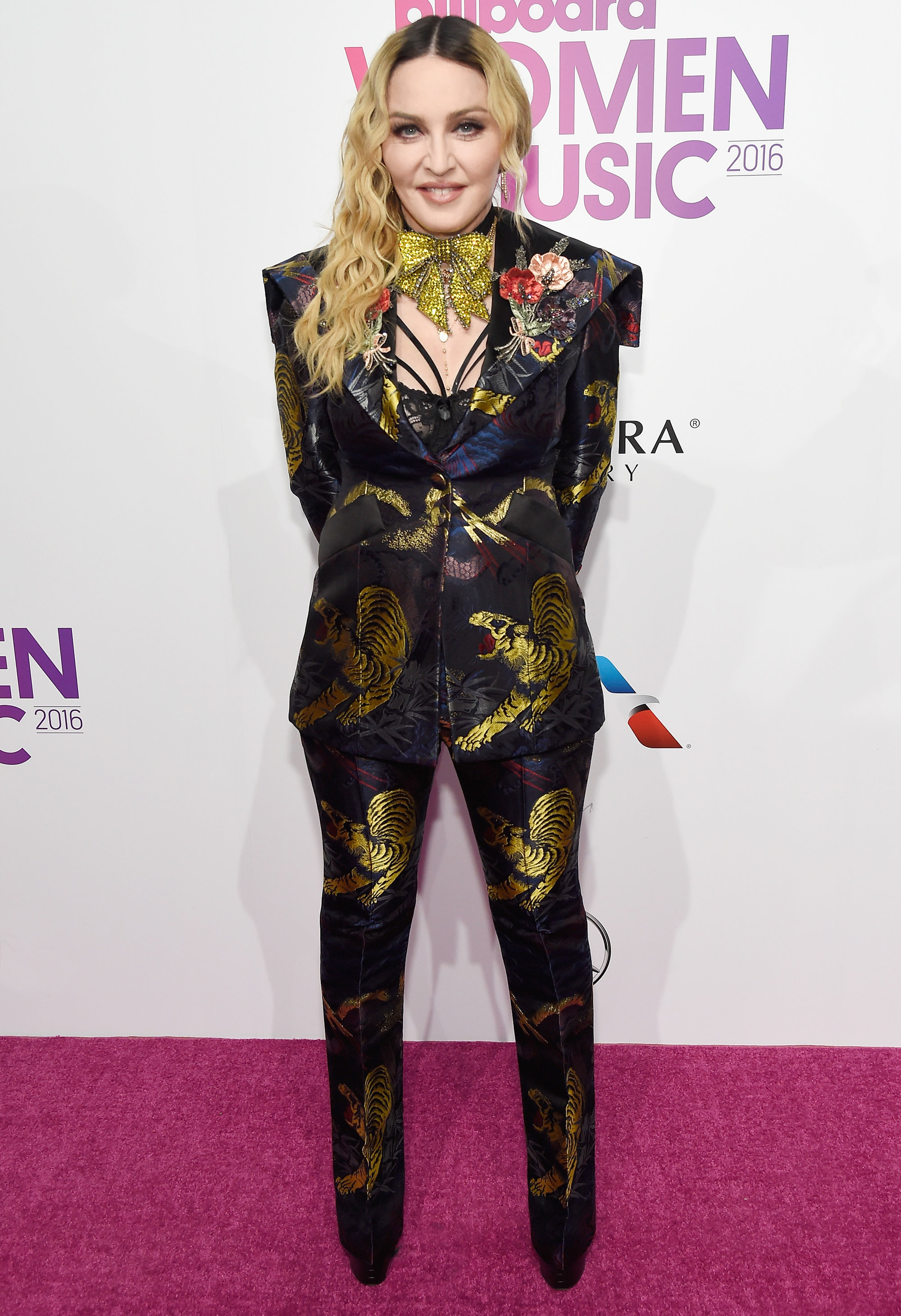 Madonna vestiu Gucci no Billboard Woman in Music, no qual recebeu o prêmio de Mulher do Ano ©Reprodução