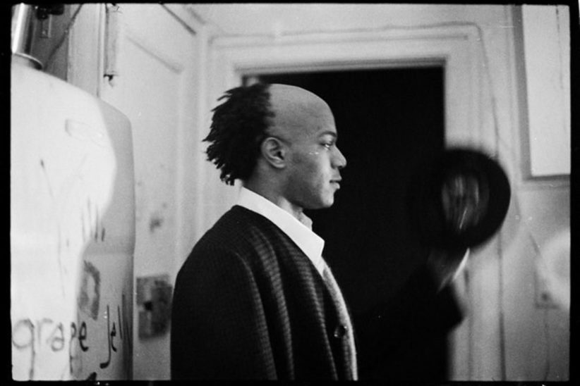 Basquiat cortou o cabelo dessa forma para se sentir como se estivesse “indo e vindo ao mesmo tempo”