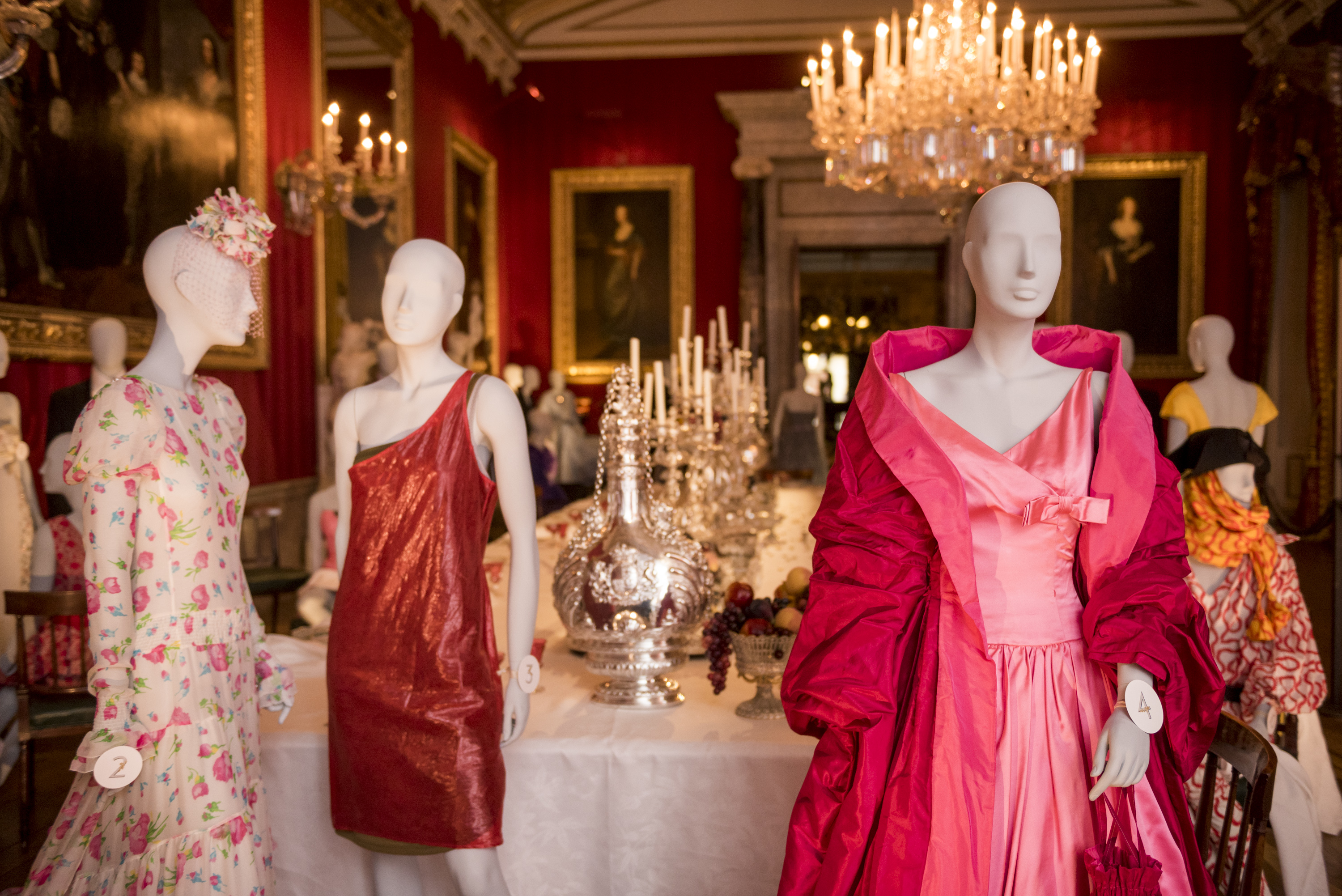 Na sala de jantar, 30 vestidos ©Cortesia Chatsworth House Trust