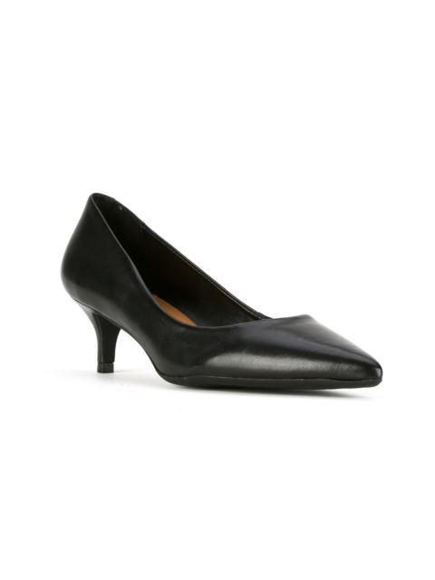 Scarpin de couro Serpui na Farfetch (R$ 484)