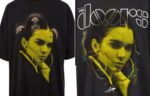 Imagens de dois modelos de T-Shirt com imagens de Ozzy Osbourne e The Doors sobrepostos a fotos de Kendall Jenner. A linha já foi tirada de circulação ©Reprodução