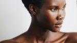 A modelo ugandense Patricia Akello, que hoje mora em Nova York e participa de importantes desfiles e campanhas ©Reprodução