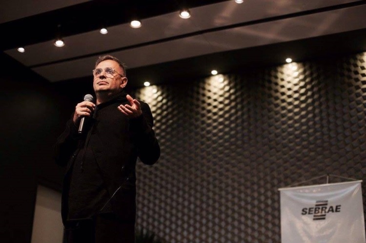 Paulo Borges em palestra no SPFW Day em Criciúma, em 2017 / Cortesia