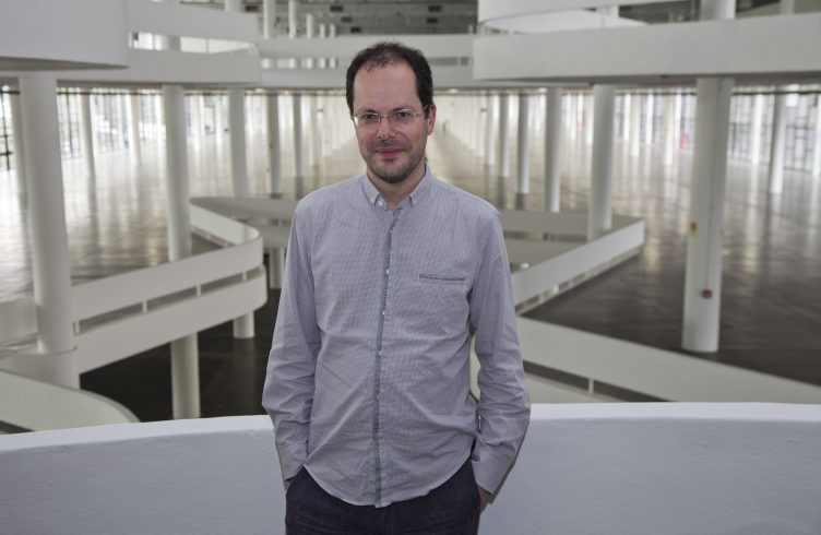 Gabriel Perez-Barreiro, curador da Bienal de São Paulo / Cortesia