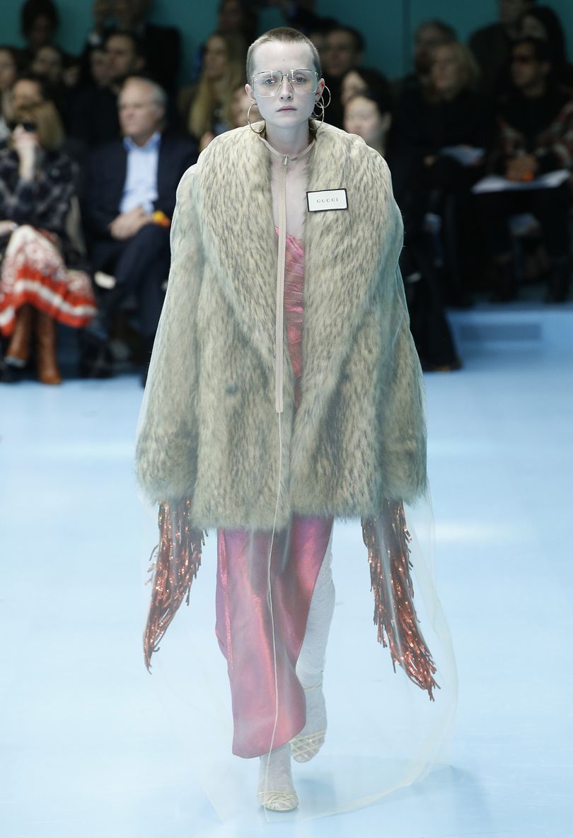 Look de pele falsa do Inverno 2018 da Gucci / Cortesia