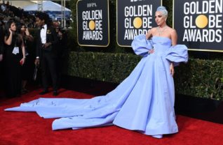 Lady Gaga veste Valentino / Reprodução