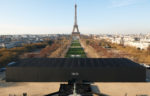 Um dos símbolos de Paris na imagem do desfile masculino da Dior / Cortesia