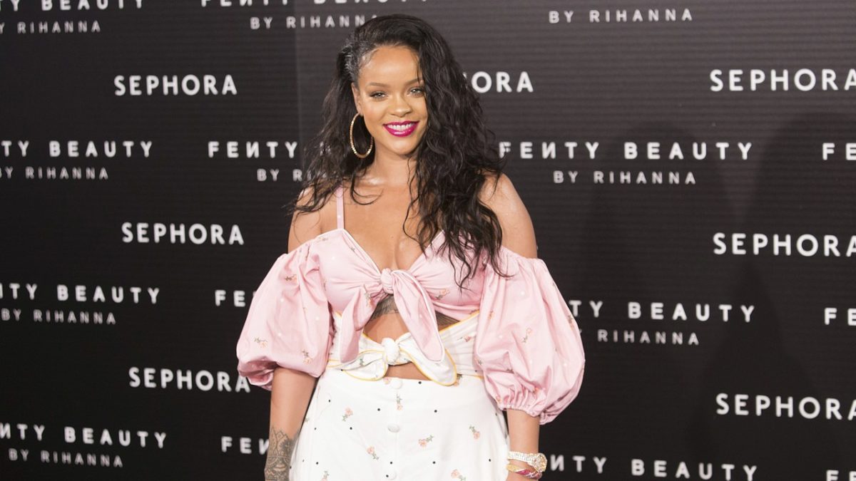 Rihanna no lançamento da linha da FENTY BEAUTY, linha de maquiagens que a aproximou da LVMH ©Reprodução
