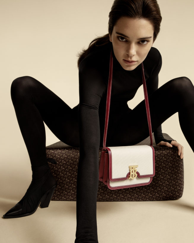 burberry-spring_summer-2020-campaign-featuring-kendall-c-courtesy-of-burberry-_-inez-and-vinoodh
