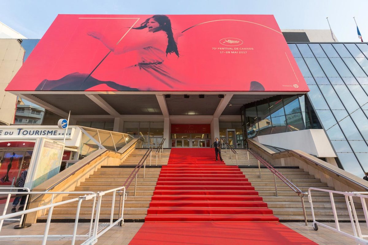 Foto do local onde acontece o Festival de Cannes, que nesta edição será totalmente online / Reprodução