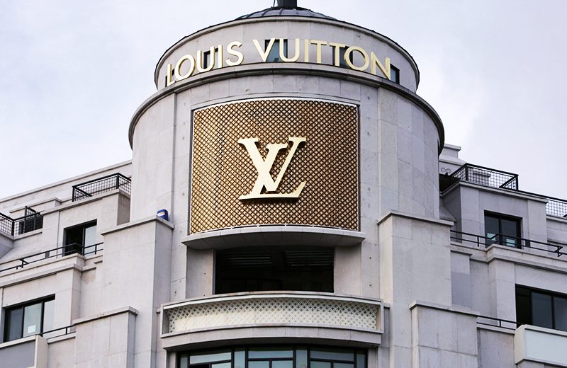 fachada da principal loja da louis vuitton, na avenida champs elisée em Paris. foto: reprodução