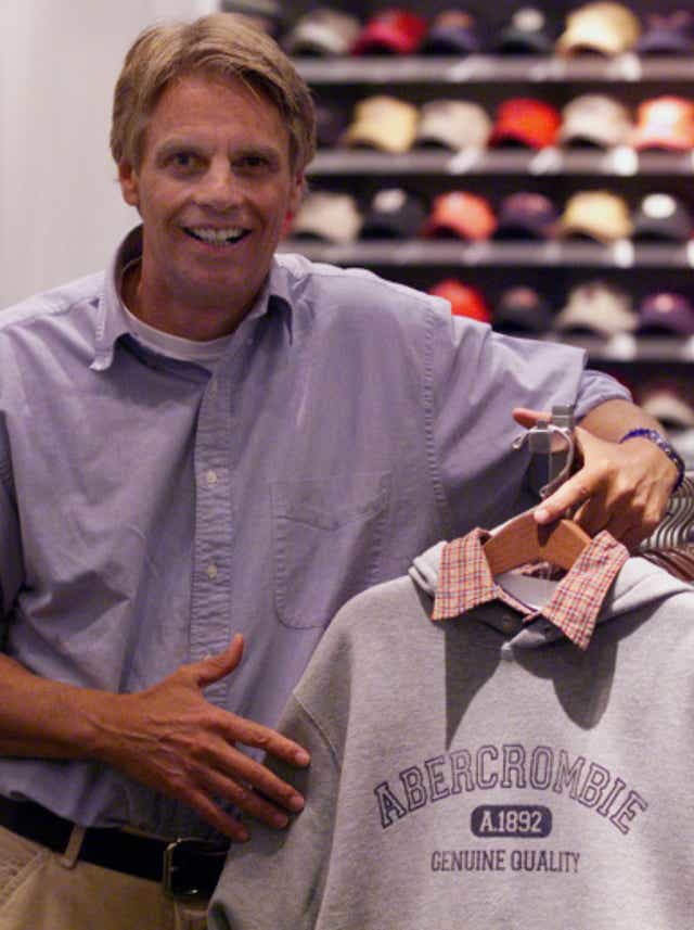 Mike Jeffries, CEO responsável por revitalizar a Abercrombie no final dos anos 90