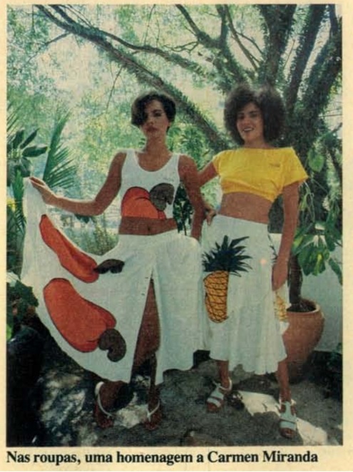 Modelos usam peças em homenagem a Carmen Miranda na Revista VEJA (7 de março de 1984) / Foto: Reprodução