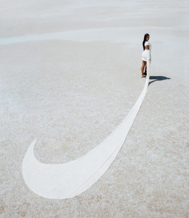Jorja Smith na campanha da coleção Nike x Jacquemus
