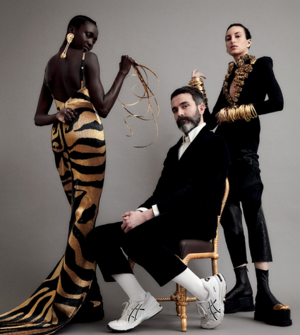 Blagovna znamka Schiaparelli ima danes kreativnega direktorja Daniela Roseberryja / Foto: Reprodukcija (Julien Vallon / Vogue Arabia)